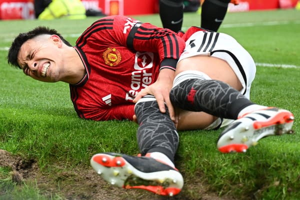 Lisandro Martinez of Manchester United sidelined for at least eight weeks