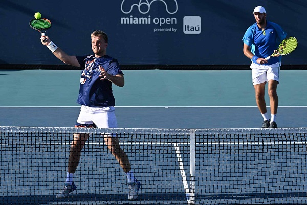 Krawietz and Martin defeat the Indian Wells champions in Miami.