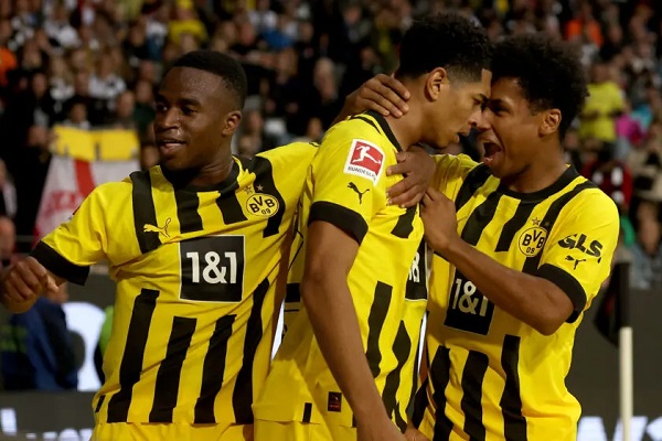 Borussia Dortmund wins 3-0 over VFL Bochum to move up to third place in the Bundesliga standings.