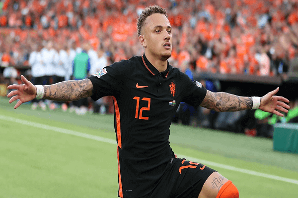 Memphis Depay scores an injury-time winner to give the Netherlands a 3-2 victory over Wales.