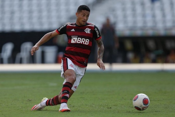 Flamengo midfielder Joao Gomes joins Wolves.