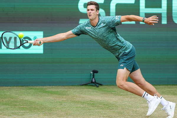 Hurkacz defeats Felix and sets up a clash with Kyrgios in Halle.