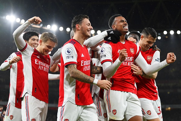 Arsenal beat Chelsea 1-0 to reclaim Top spot on the table.