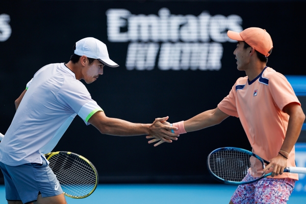 Hijikata & Kubler defeat Top Seeds Koolhof & Skupski for Australian Open semifinals spot.
