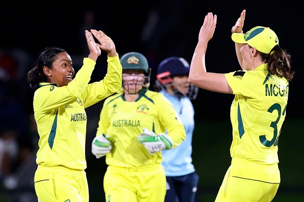 Alyssa Healy batted herself into the record books with a jaw-dropping century.