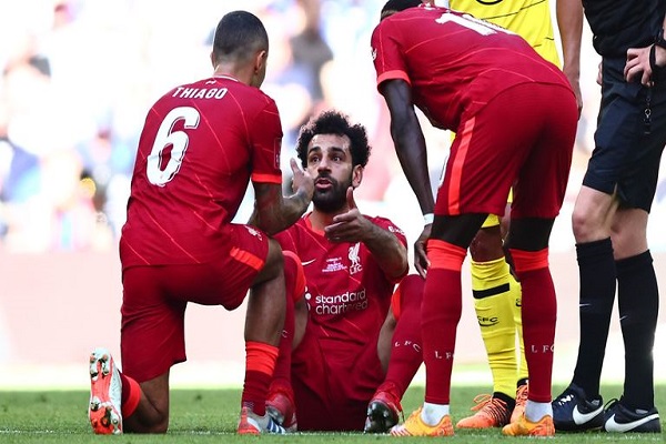 Liverpool's top scorer Mohamed Salah and defender Virgil van Dijk have been ruled out of Tuesday's crucial Premier League game at Southampton.