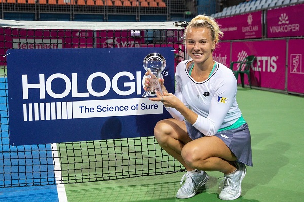 Siniakova defeats Rybakina to win her third singles championship.
