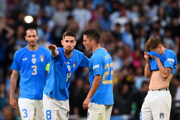 Italy qualifies for Nations League Finals after a convincing 2-0 victory over Hungary.