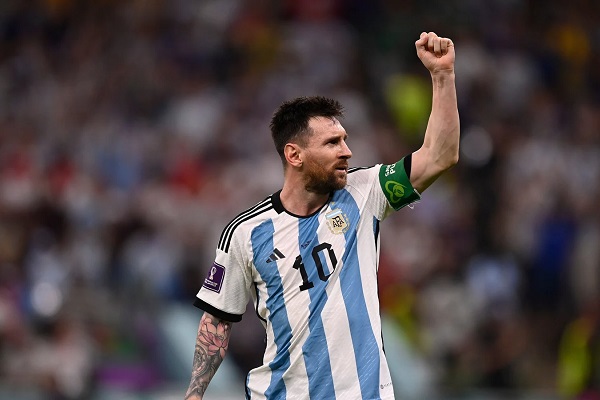 Messi scores as Argentina defeat Mexico 2-0.