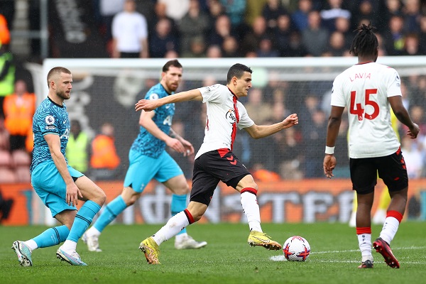 Southampton draws 3-3 in a dramatic match against Tottenham Spurs.