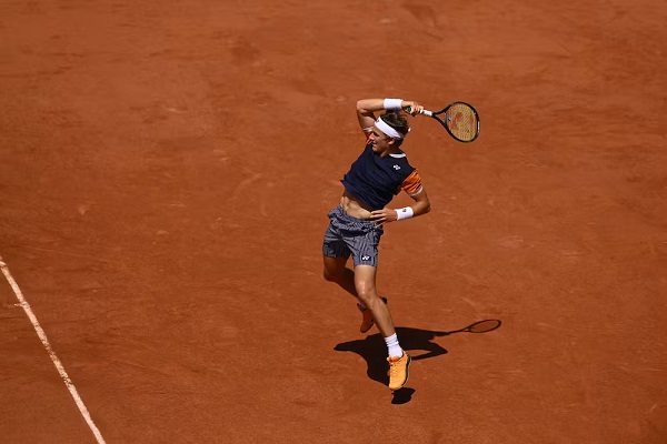 Ruud secures Roland Garros Fourth Round spot. 