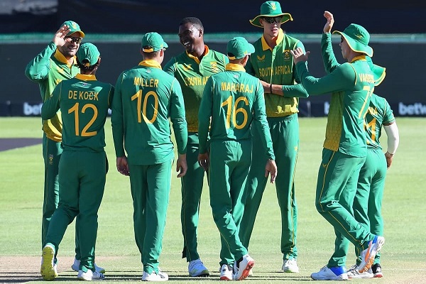 After Dhawan and Kohli's efforts, South Africa win the one-day international series 1-0.