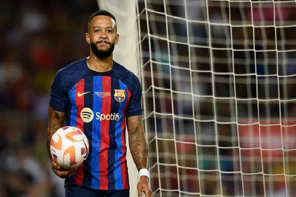 West Ham is interested in acquiring Barcelona's Memphis Depay.
