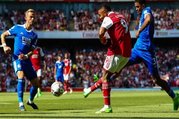 Arsenal beat Leicester City 4-2 in a thrilling match at Emirates Stadium.
