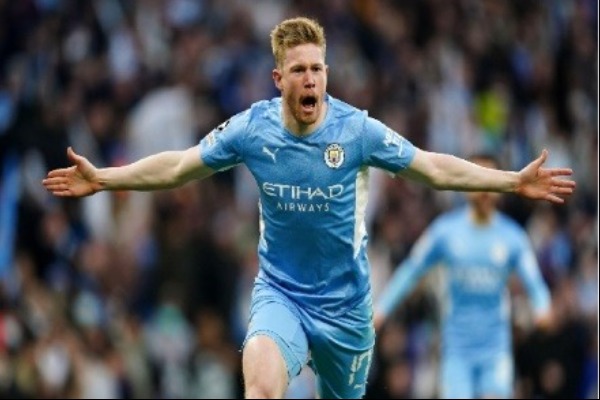 Manchester City's Kevin de Bruyne has been voted the 2021-22 Premier League player of the season, while team-mate Phil Foden was named best young player.