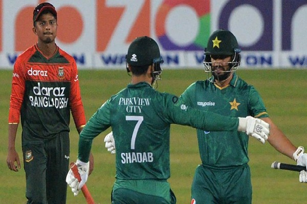A thrilling final over helped Pakistan win the T20 series 3-0