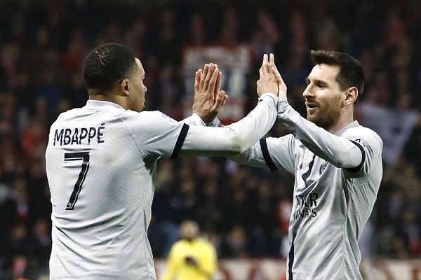 Mbappe secures last minute 2-1 victory for PSG against Brest.