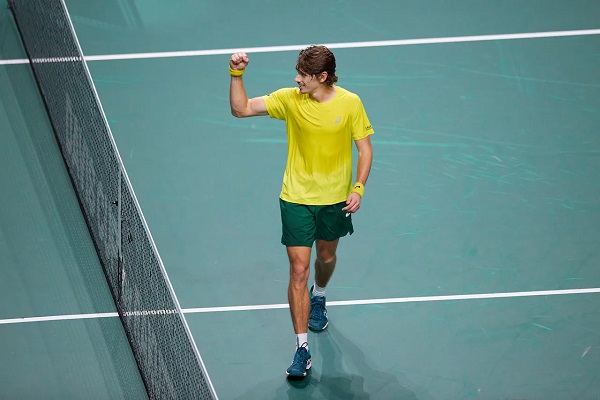 De Minaur takes Australia into the Davis Cup Semifinals.
