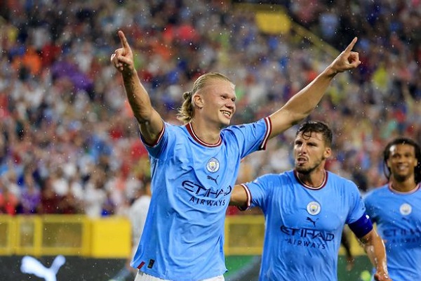 Manchester City win 1-0 against Bayern in midst of thunder storm.