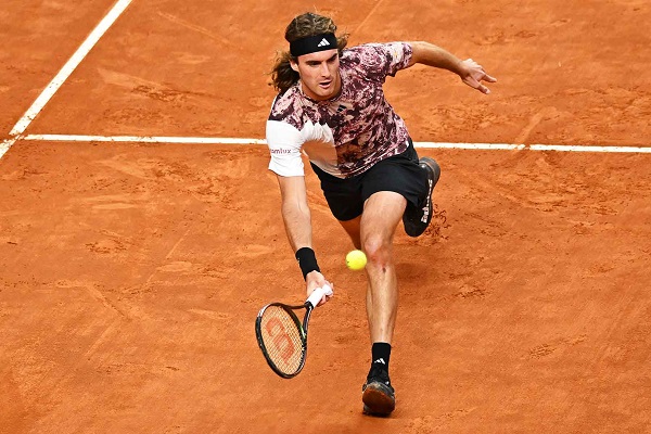 Rain ends the play in Rome with Tsitsipas in command.