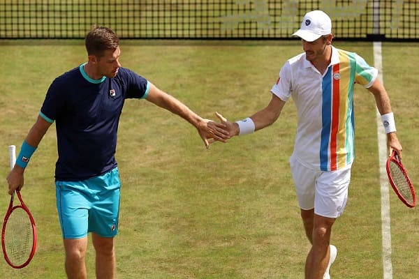 Koolhof & Skupski defeat the Defending Champs at Queen's Club. 